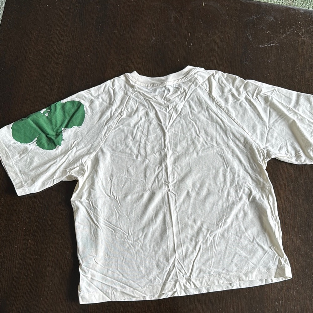 Uniqlo White and Green Crop Top Casual Style - Picture 4 of 4